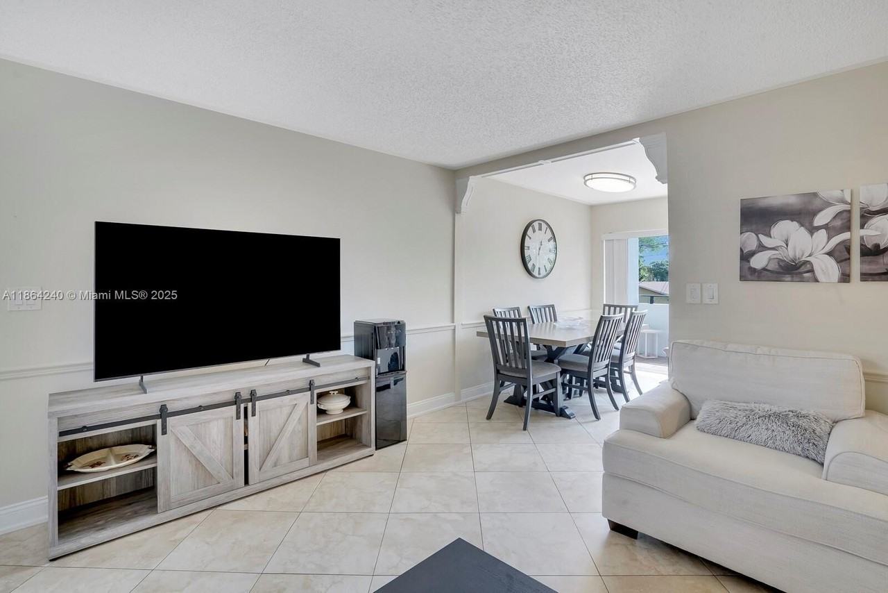 222 Sw 1st St #H7 - Photo 6 of 24