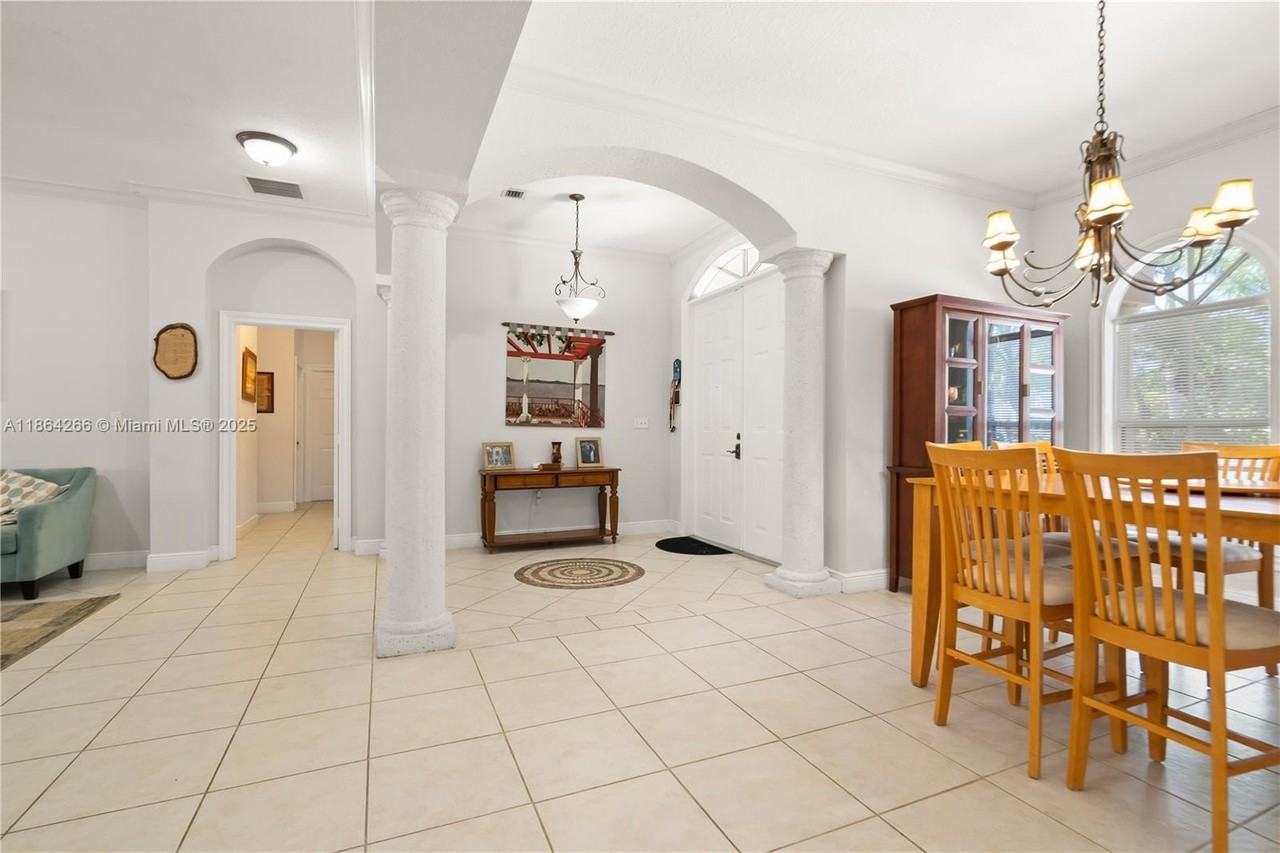 8366 Sw 193rd St - Photo 3 of 18