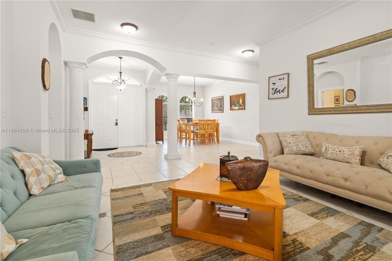 8366 Sw 193rd St - Photo 4 of 18