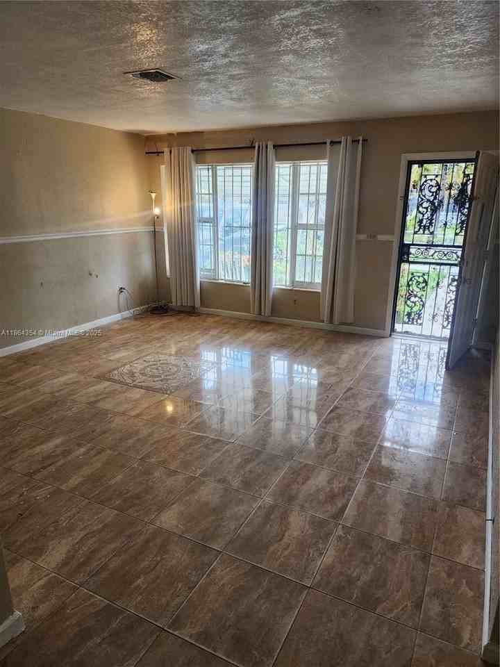 17200 Nw 11th Ave - Photo 3 of 8