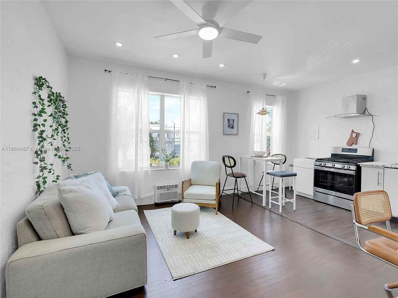 1618 Michigan Ave #25 - Photo 2 of 16