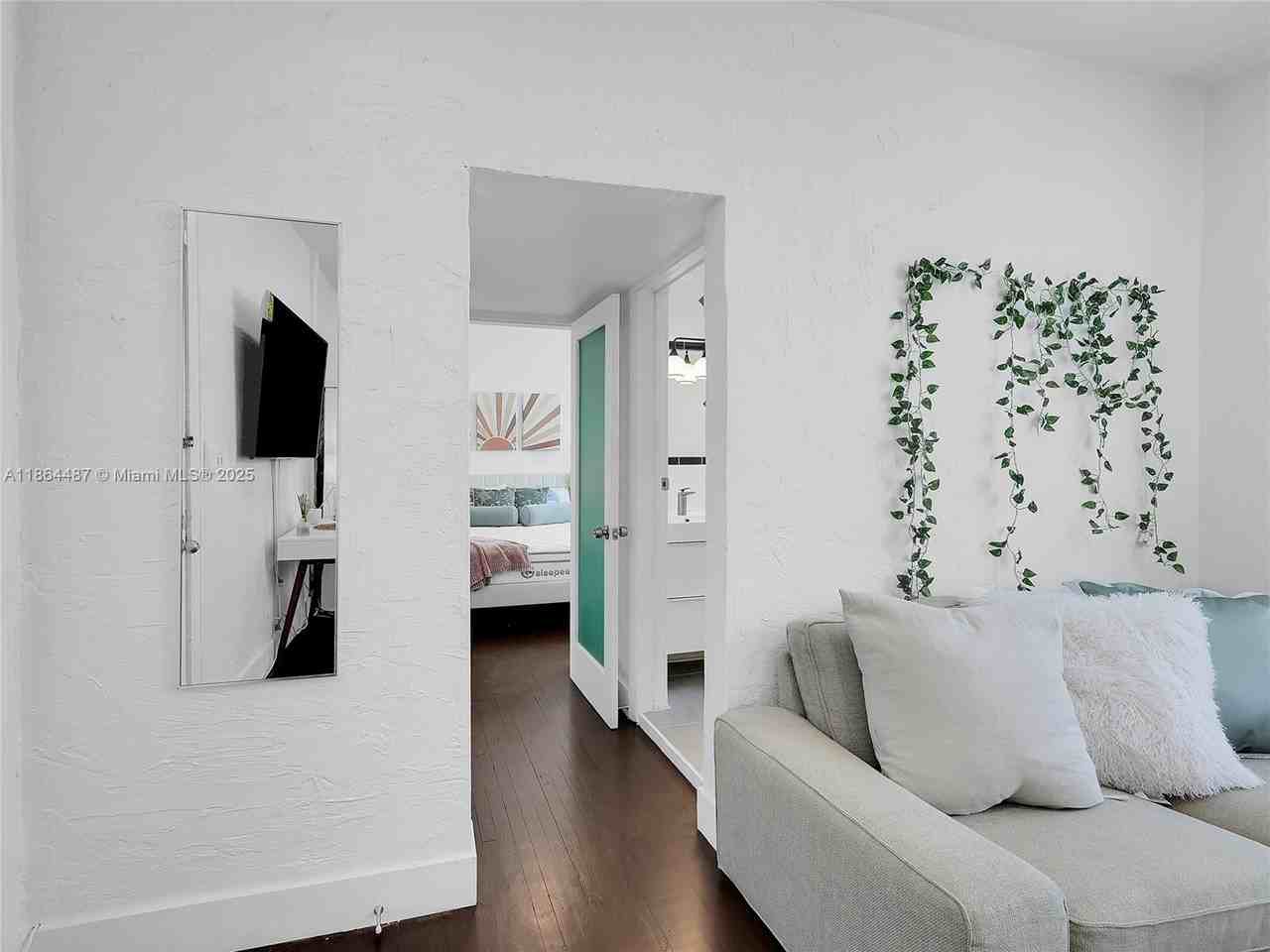 1618 Michigan Ave #25 - Photo 4 of 16