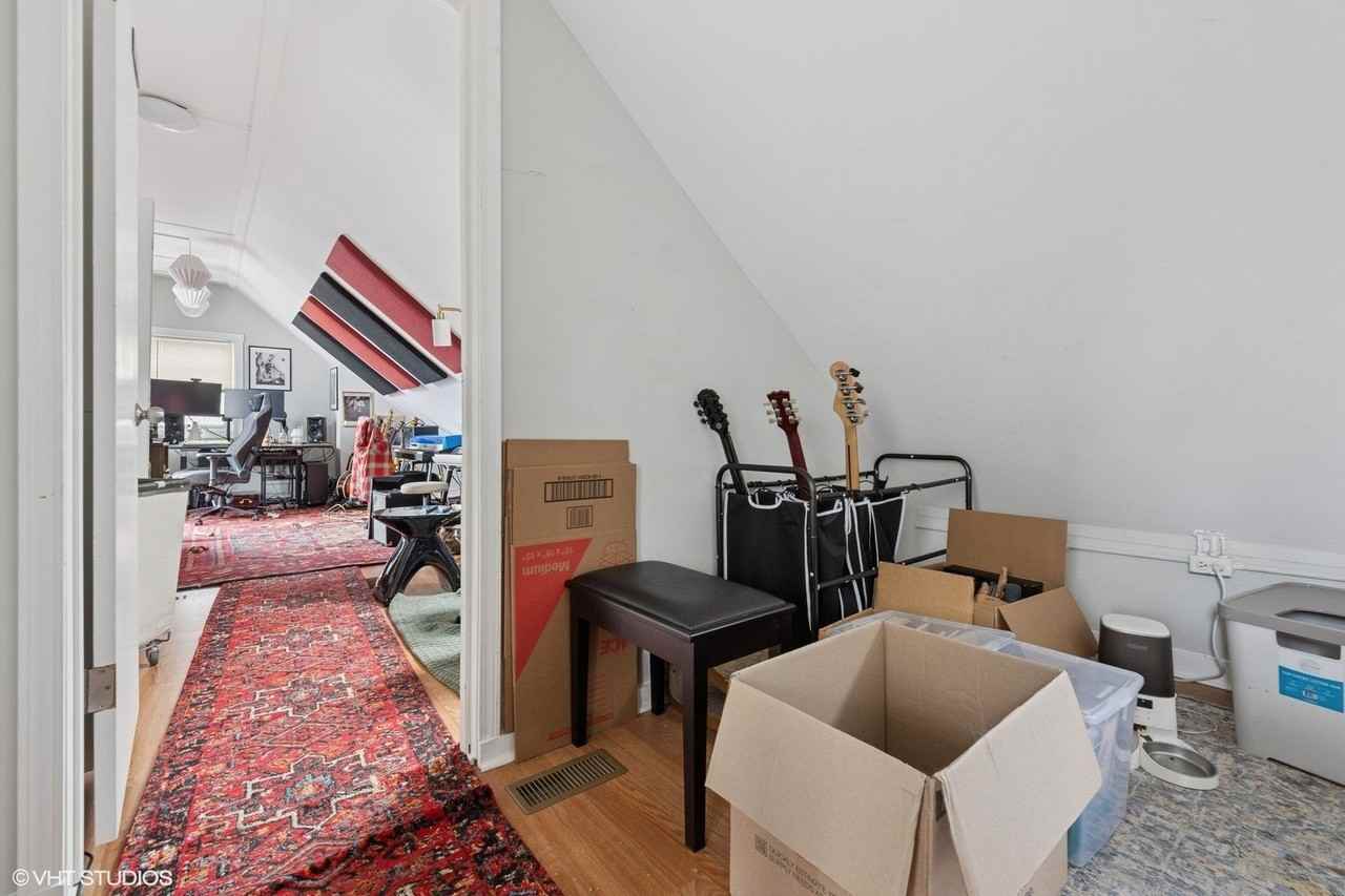 2531 W Lyndale St #2R - Photo 5 of 11