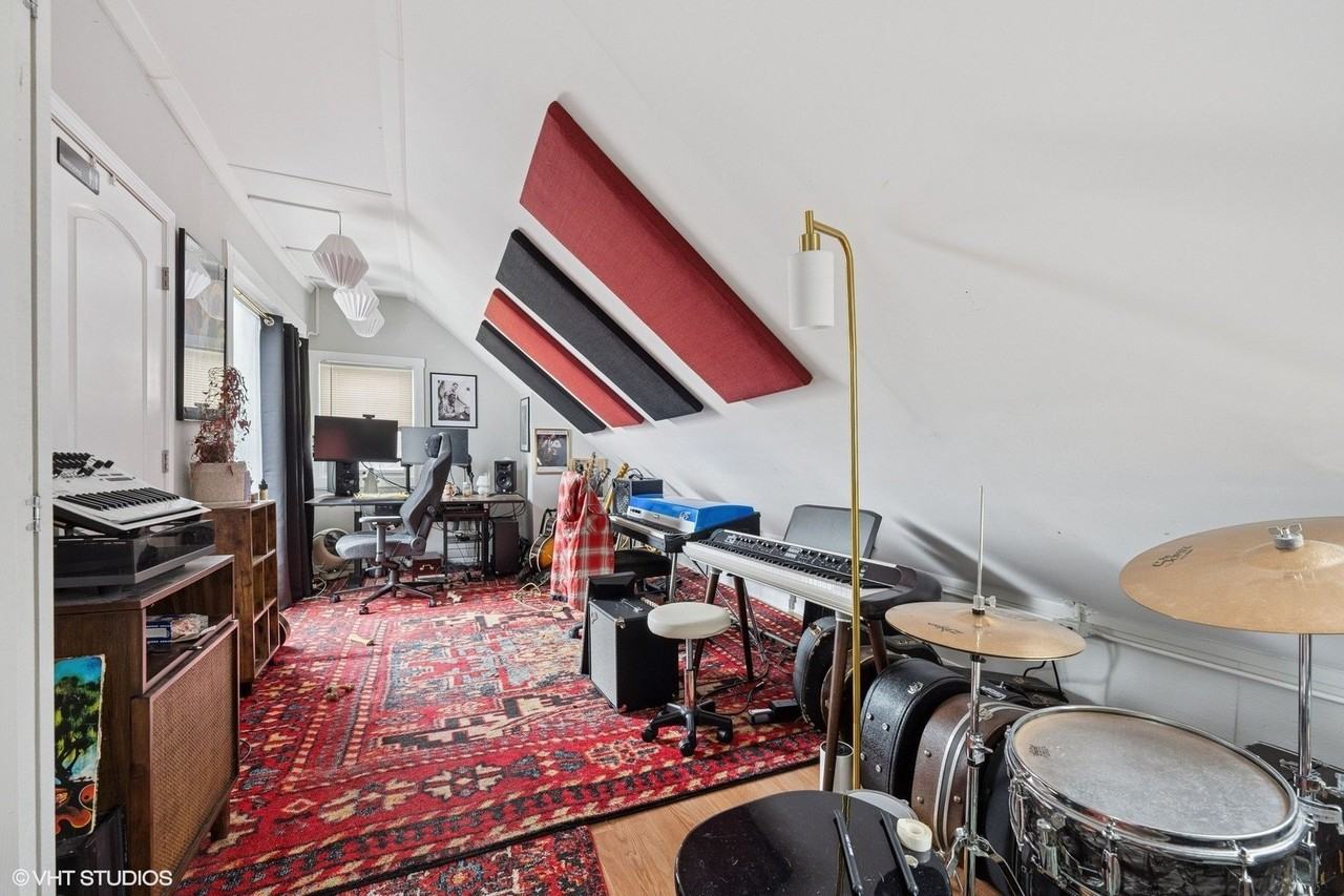 2531 W Lyndale St #2R - Photo 6 of 11