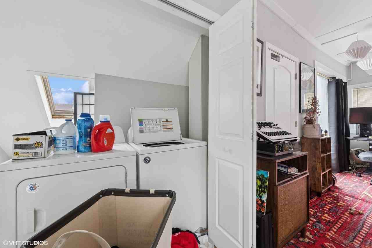 2531 W Lyndale St #2R - Photo 7 of 11