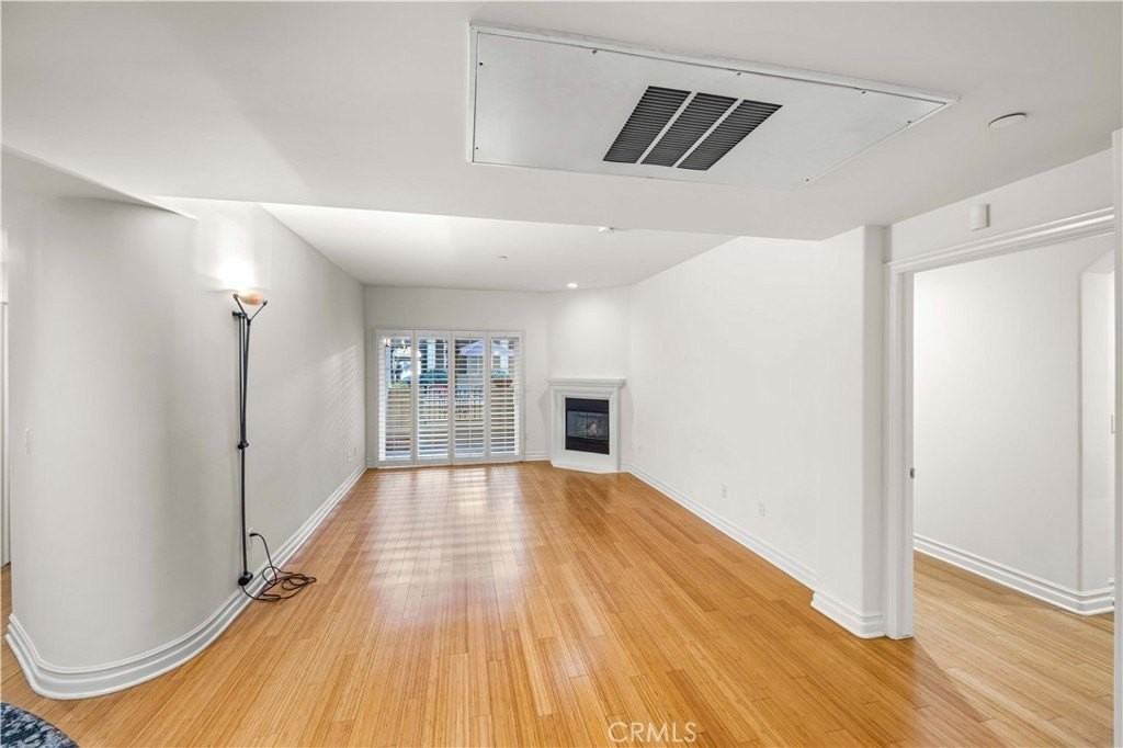 15206 Burbank Blvd #104 - Photo 5 of 37