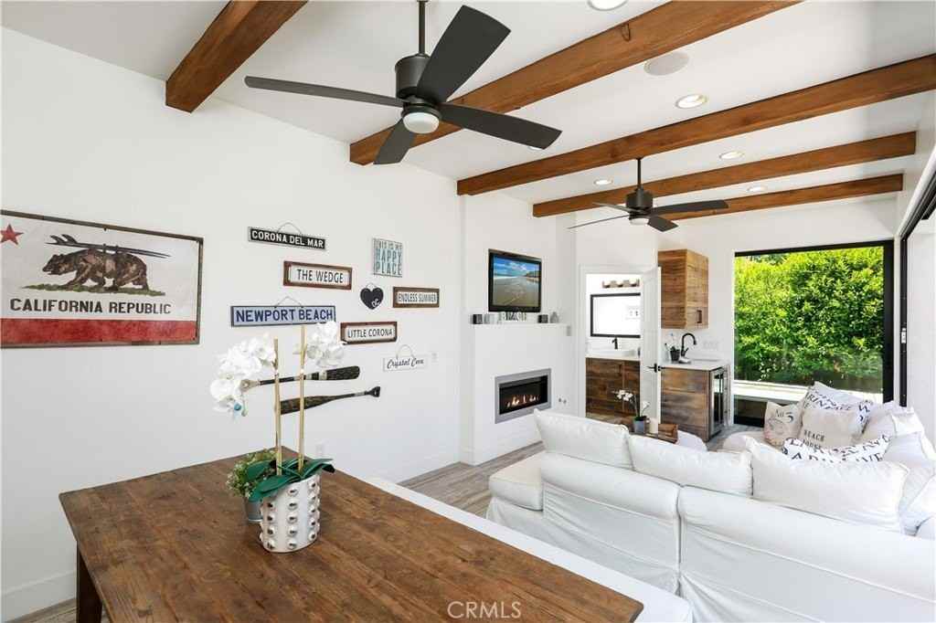 527 Seaward Rd - Photo 4 of 50