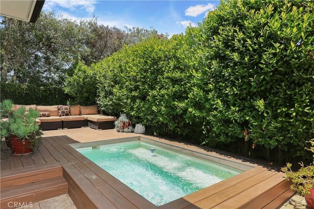 527 Seaward Rd - Photo 5 of 50