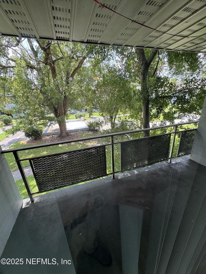 2441 Spring Park Rd Apt 56 #56 - Photo 5 of 10