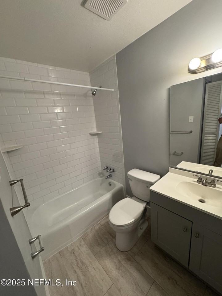 2441 Spring Park Rd Apt 56 #56 - Photo 7 of 10