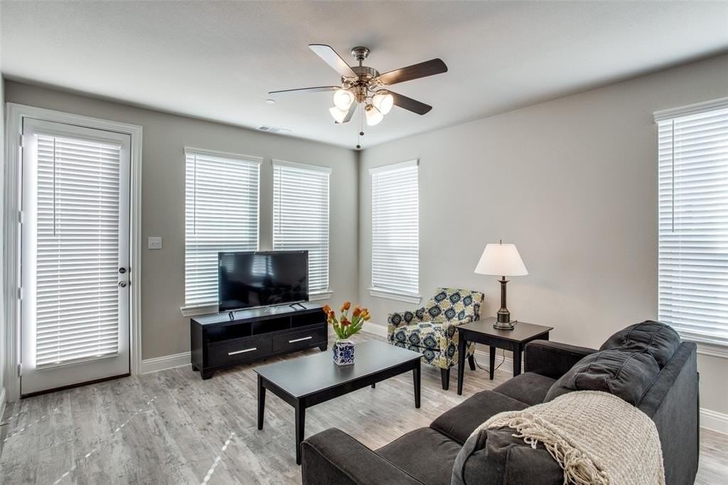 1718 Lisa Ct - Photo 2 of 24