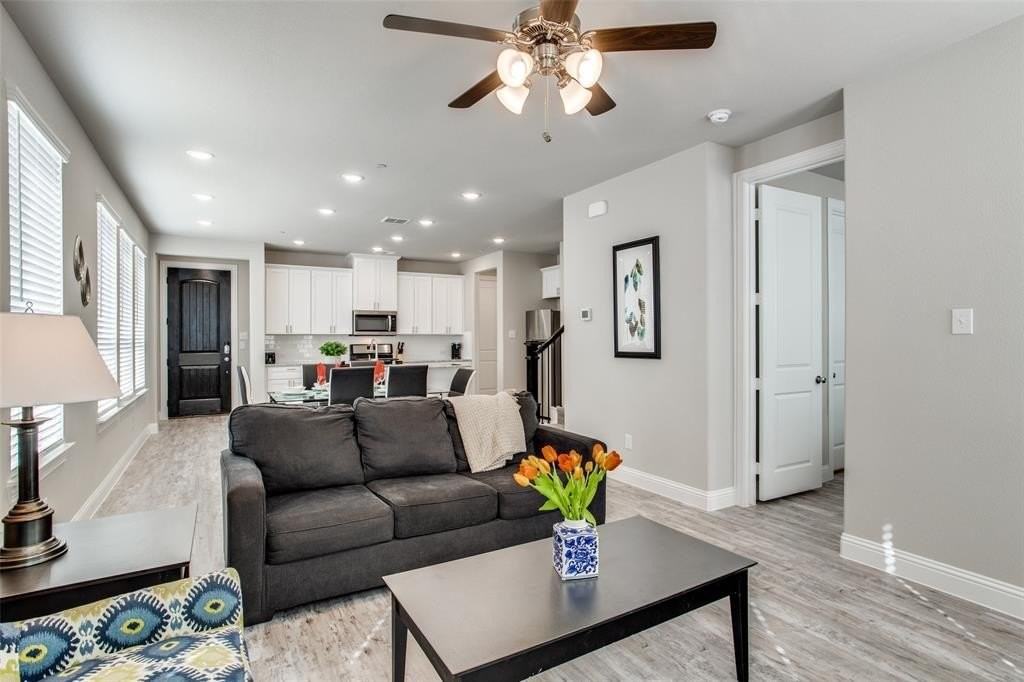 1718 Lisa Ct - Photo 3 of 24