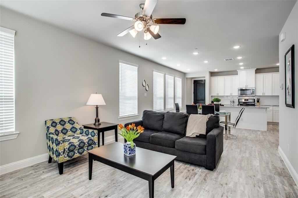 1718 Lisa Ct - Photo 4 of 24