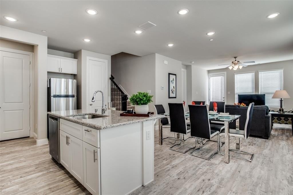 1718 Lisa Ct - Photo 5 of 24