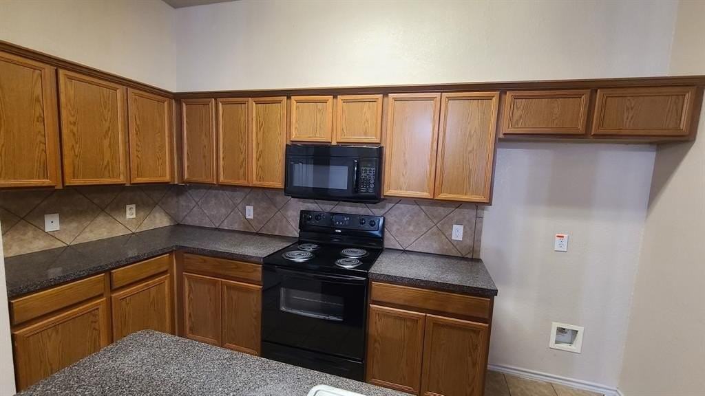 806 Walnut St - Photo 4 of 19