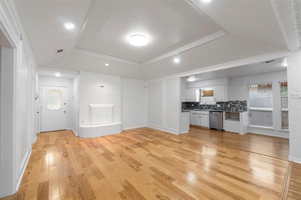 3917 Lillie Street - Photo 4 of 21