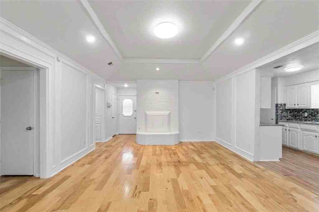 3917 Lillie Street - Photo 5 of 21