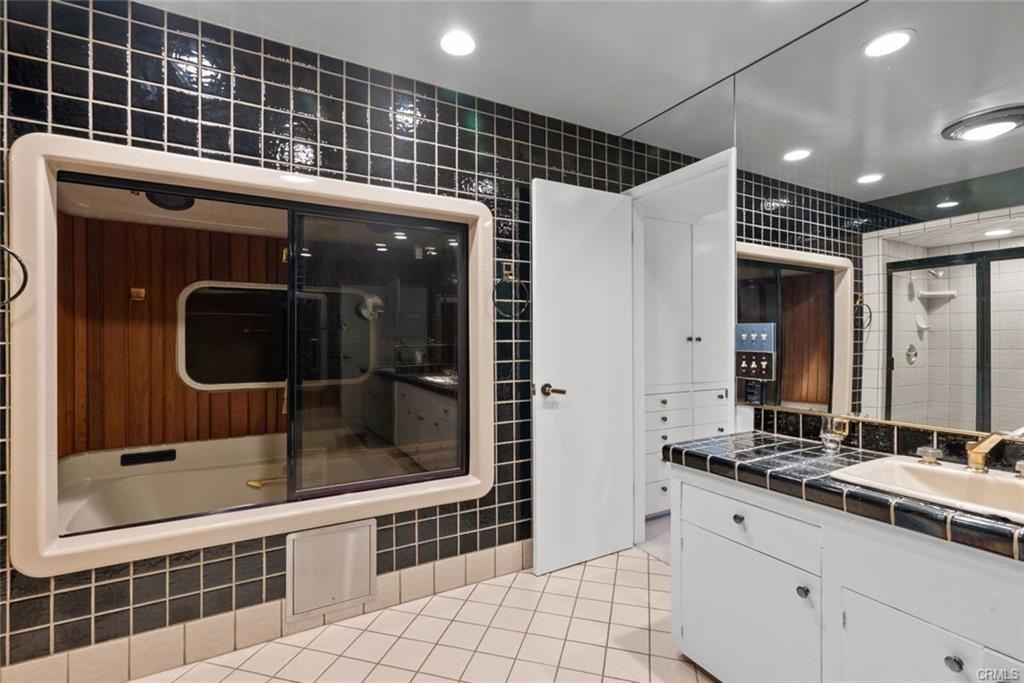 1218 Flintridge Cir - Photo 2 of 8