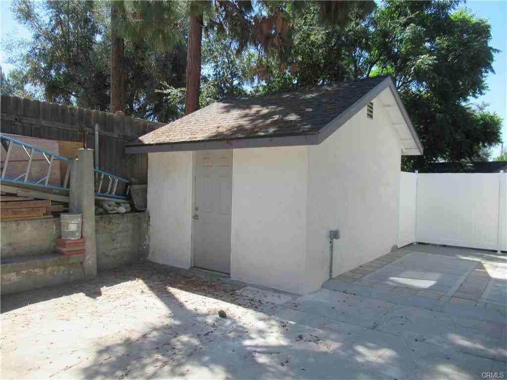 4532 Sharon Ave - Photo 3 of 7