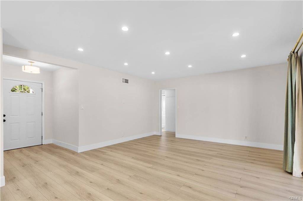 8027 Grove St - Photo 3 of 8