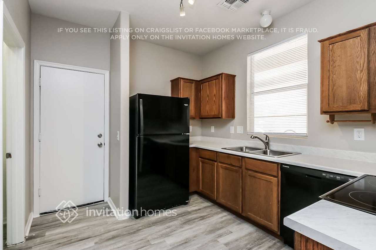 3023 Savenue - Photo 7 of 16