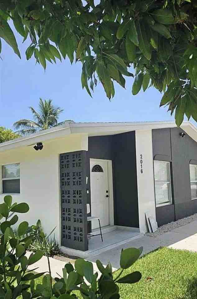 2016 Dock St - Photo 2 of 12