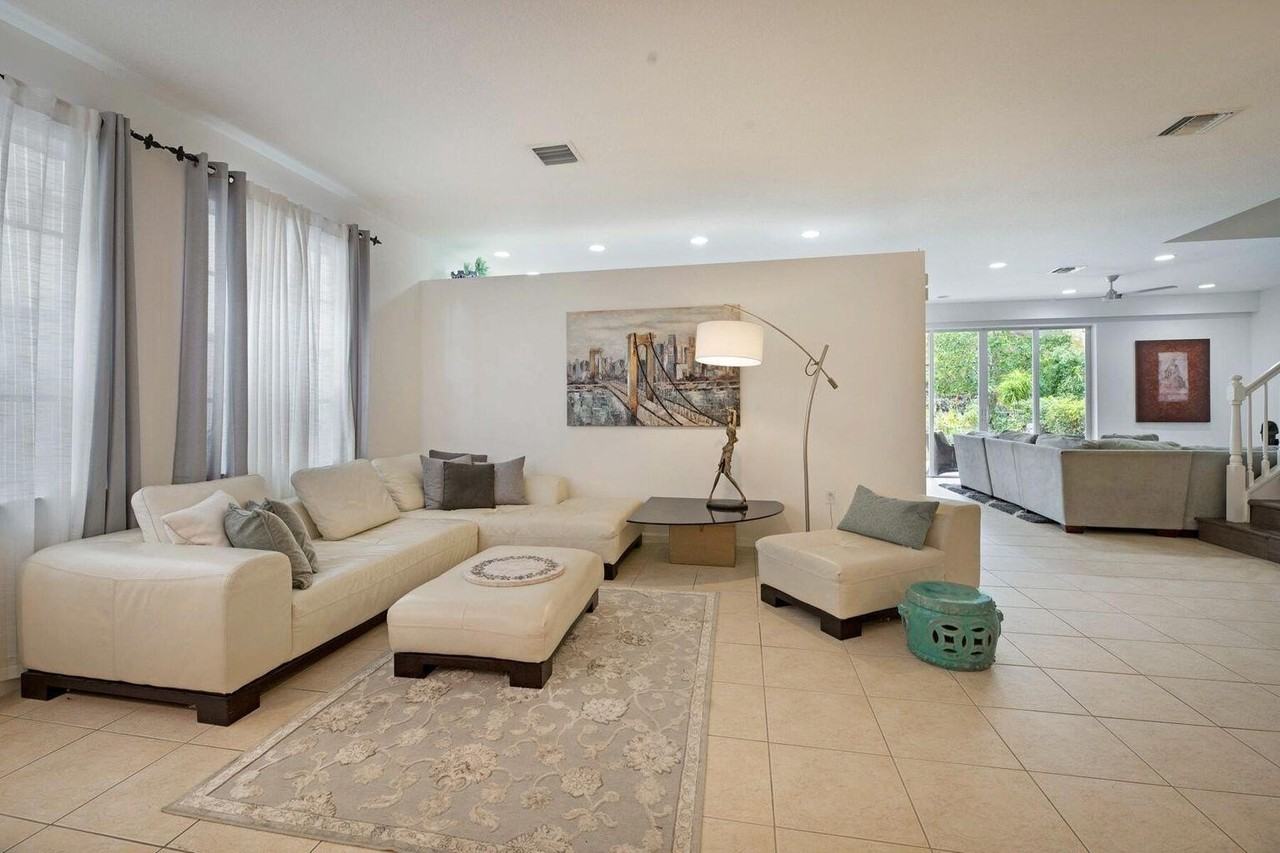 9061 Dupont Pl - Photo 7 of 40