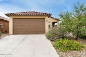 featured image of 870 W Calle Tikal