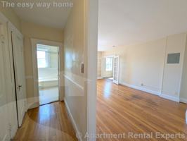featured image of 15 Linnaean St #15