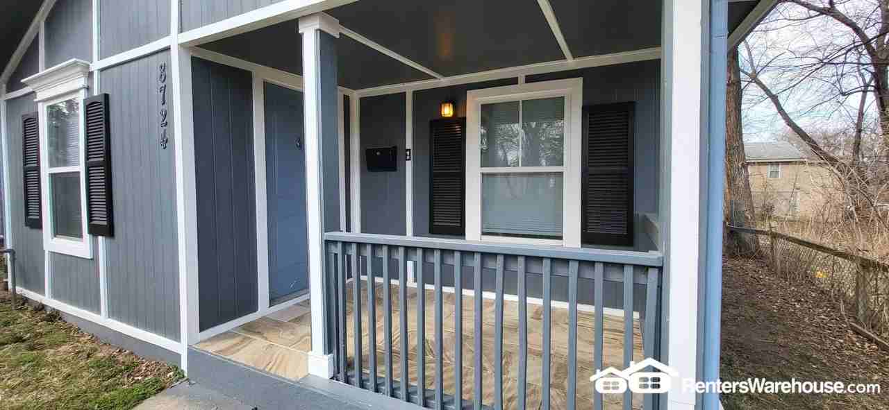 8724 E Roberts St - Photo 2 of 19