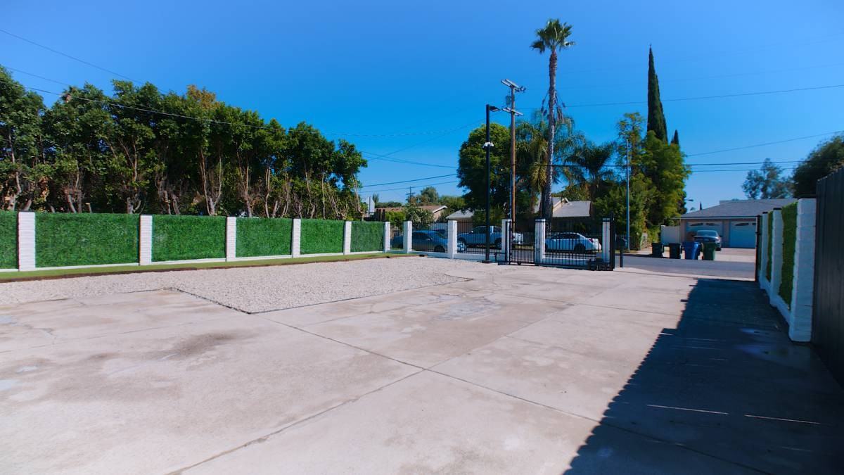 7945 Yolanda Ave #NA - Photo 2 of 12