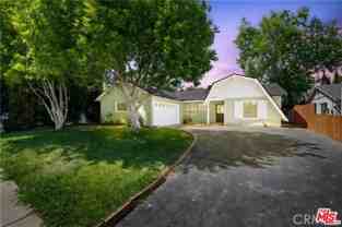 24155 Kittridge St - Photo 1 of 1