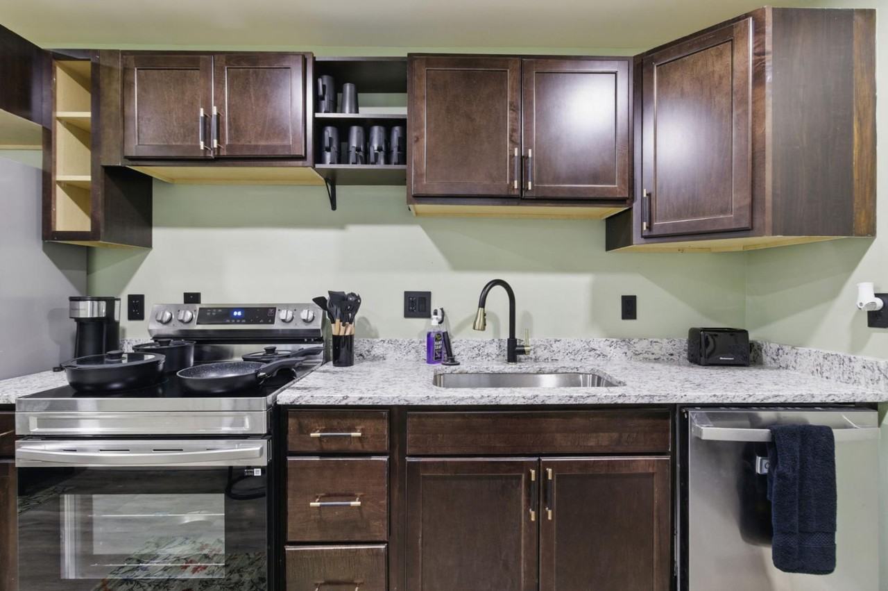 1232 W Lombard St - Photo 2 of 10