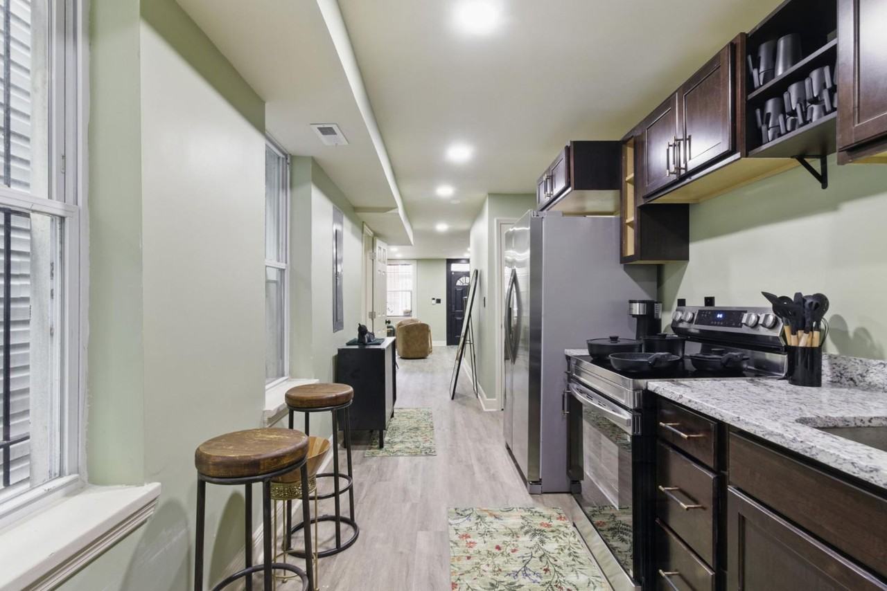 1232 W Lombard St - Photo 4 of 10