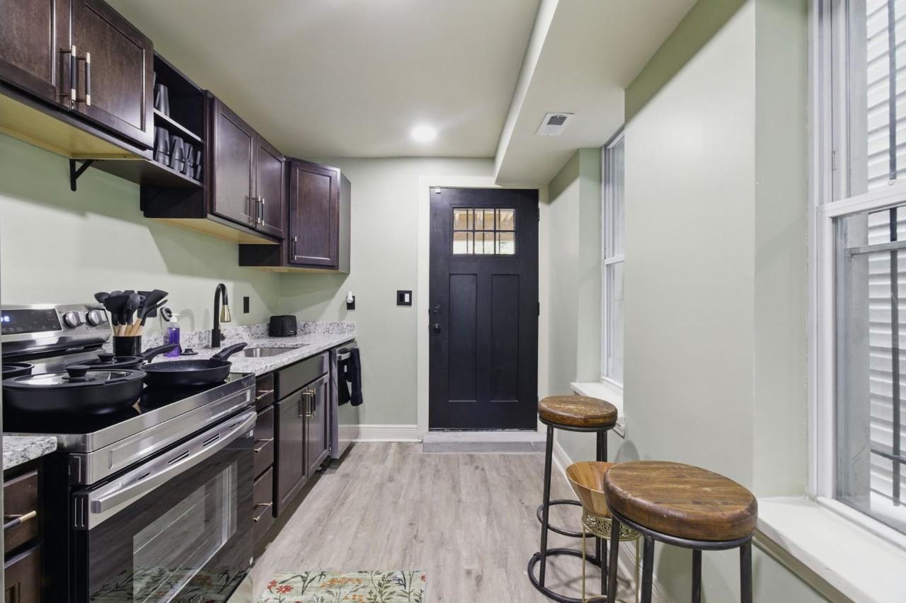 1232 W Lombard St - Photo 5 of 10