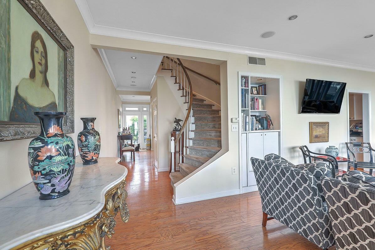 238 Broad St - Photo 2 of 4