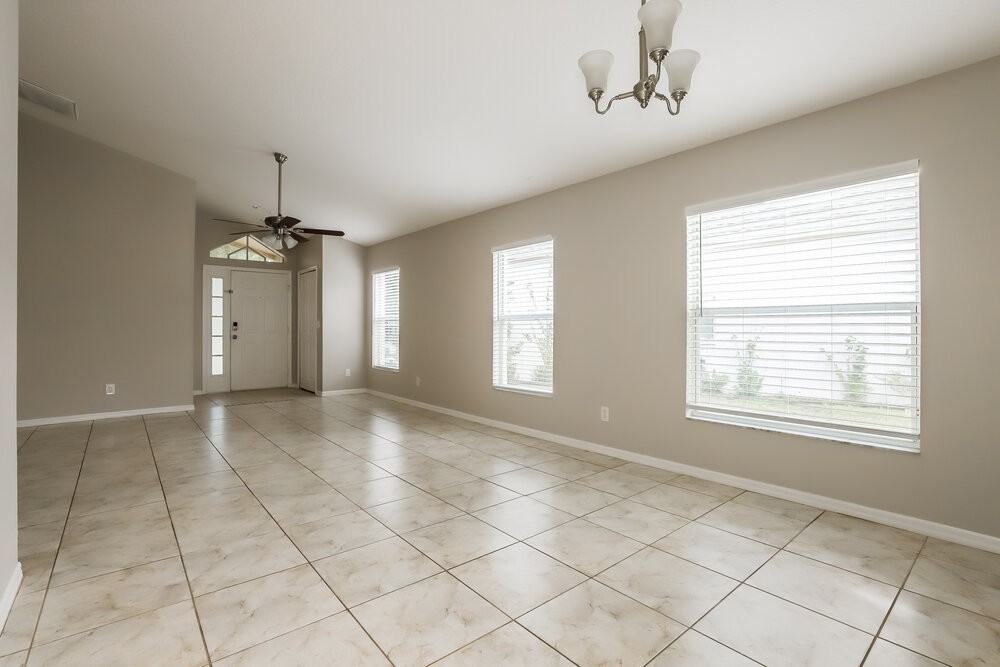 14911 Stag Creek Cir - Photo 4 of 16