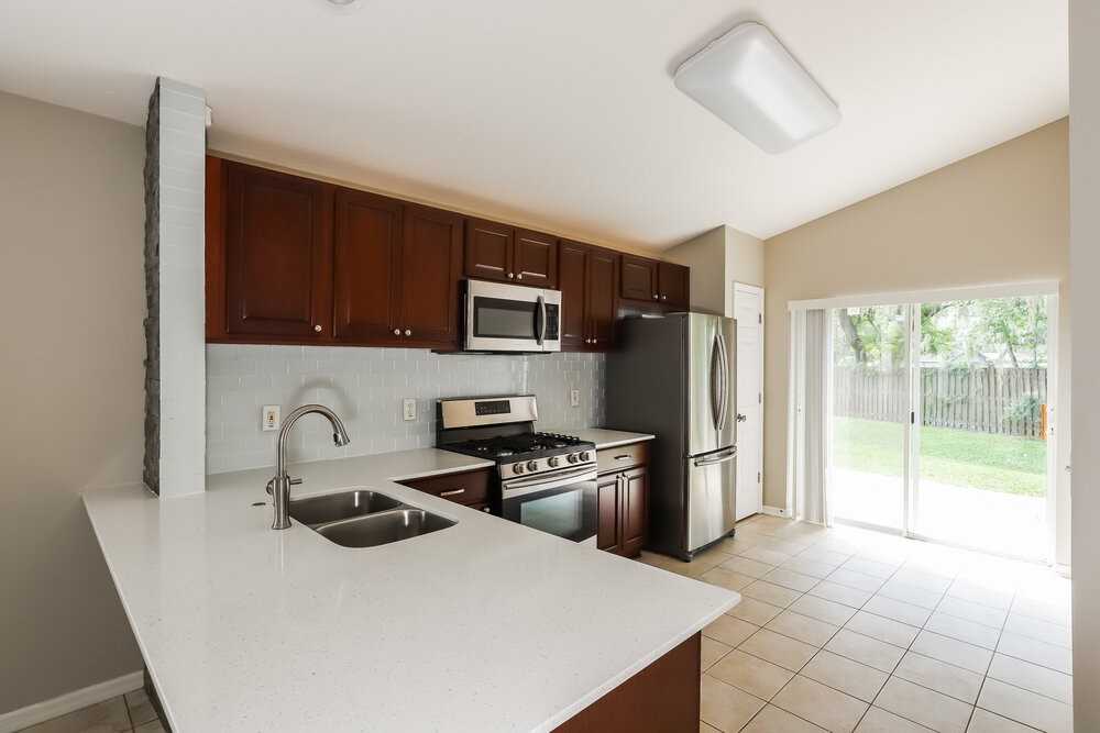 14911 Stag Creek Cir - Photo 7 of 16