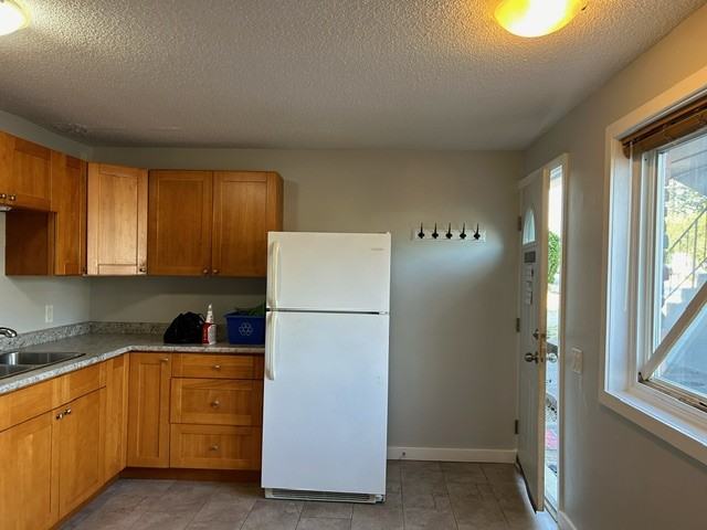 695 Railway Avenue - Photo 7 of 8