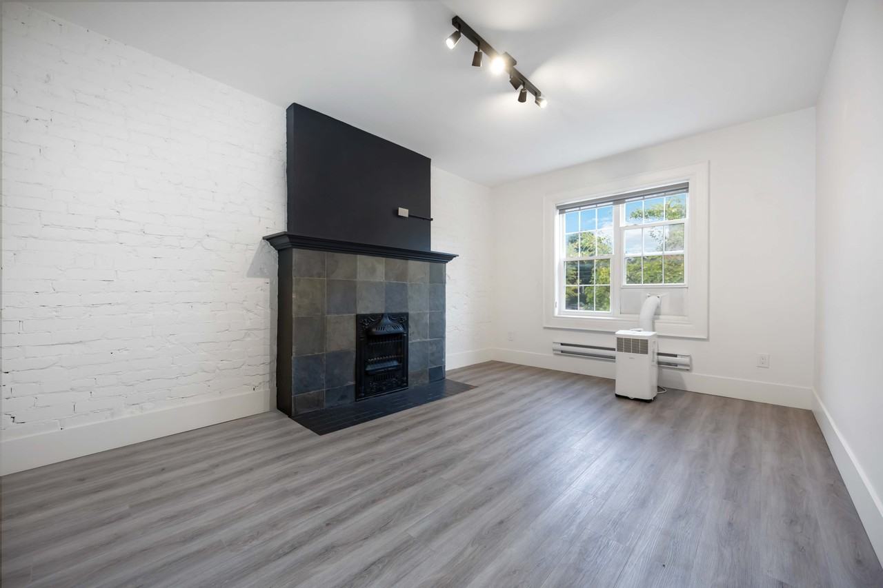 647 Saint Clair Avenue West #A - Photo 5 of 11