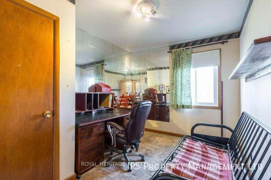 255 Farley Ave - Photo 3 of 17