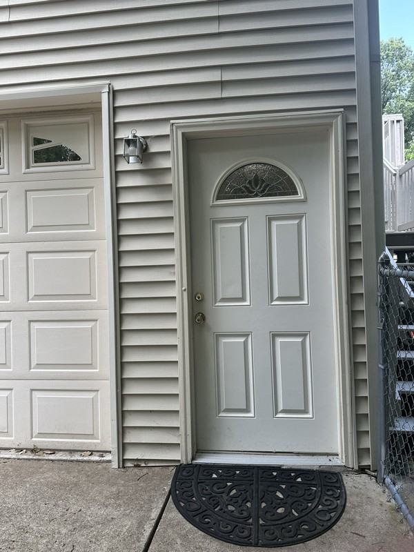 215 Crescent Ct - Photo 2 of 24