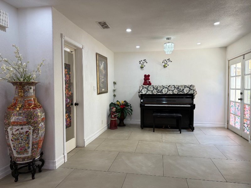 933 S Susan St - Photo 7 of 30