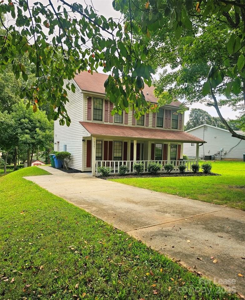 9301 Chislehurst Rd - Photo 2 of 16