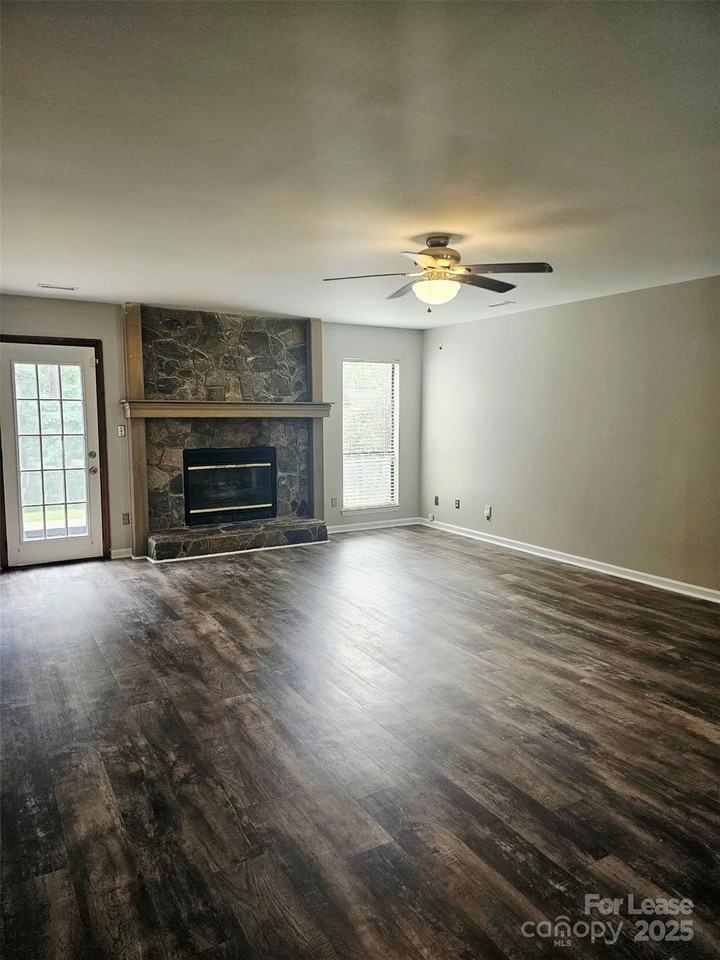 9301 Chislehurst Rd - Photo 5 of 16