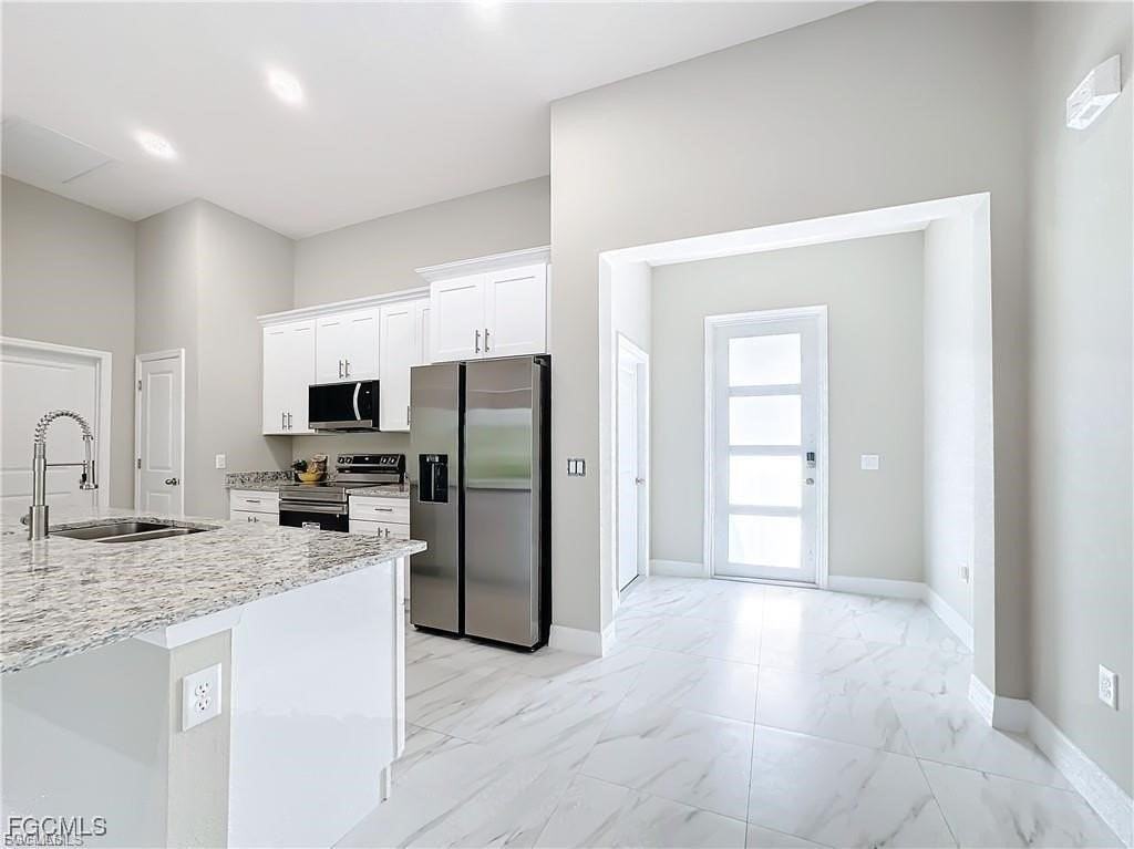 236 Nautilus Ave - Photo 4 of 23