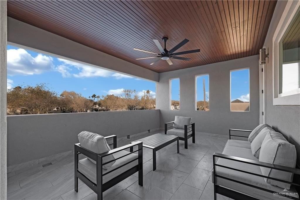 600 W Seminole Ave - Photo 2 of 17