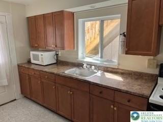 216 Cattell St Unit B #B - Photo 3 of 14