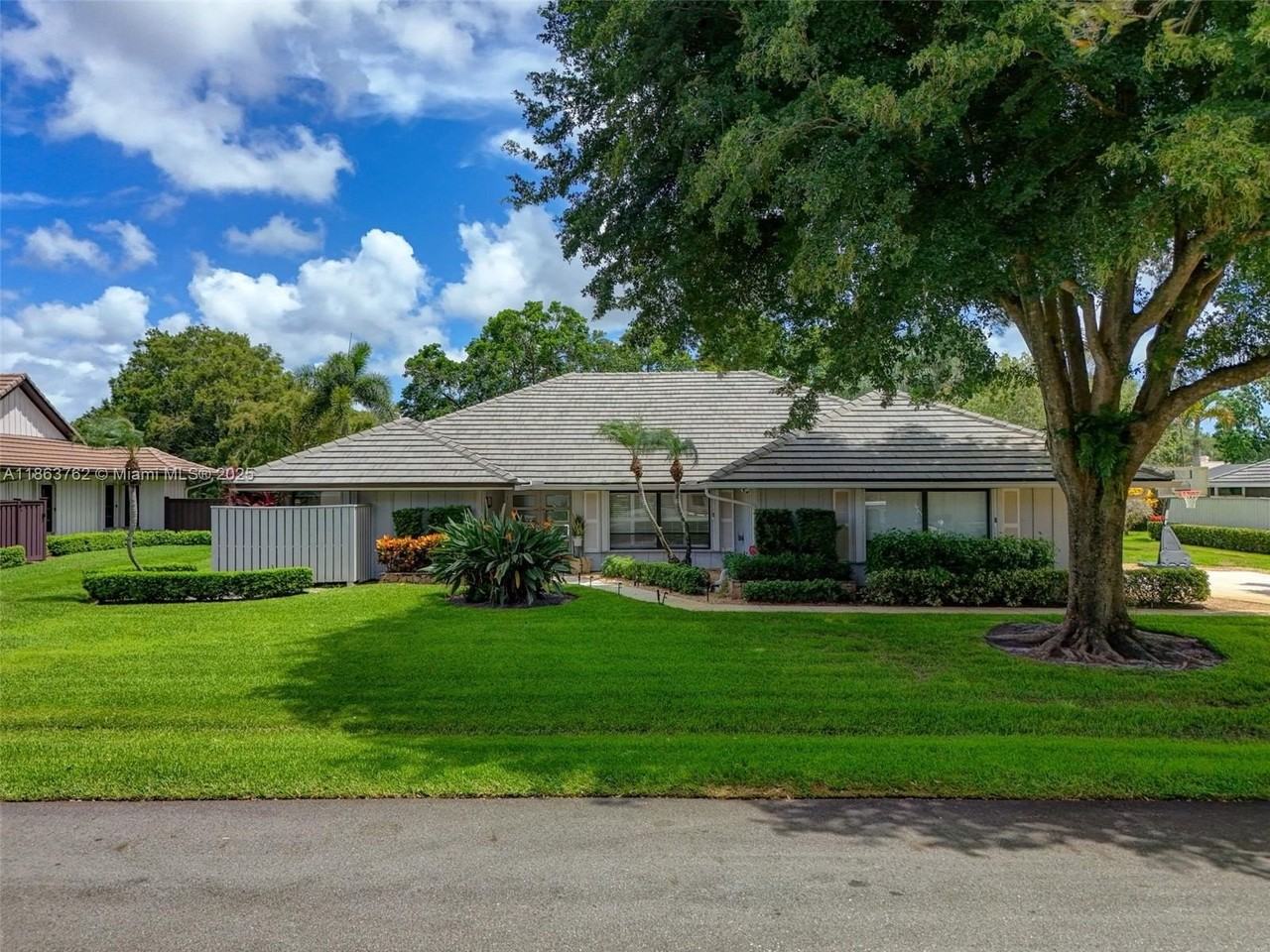 15 Balfour Rd W - Photo 2 of 50