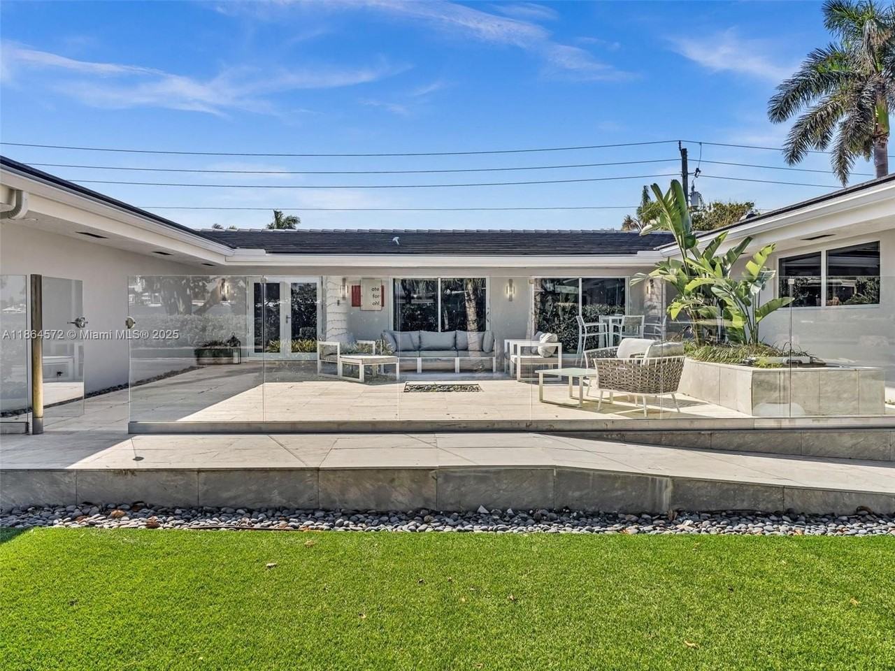 840 S Southlake Dr - Photo 5 of 50